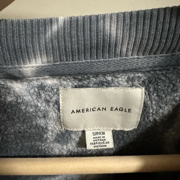 American Eagle Women’s Blue Tie Dye Cropped Crewneck Sweatshirt size small - Picture 3 of 5